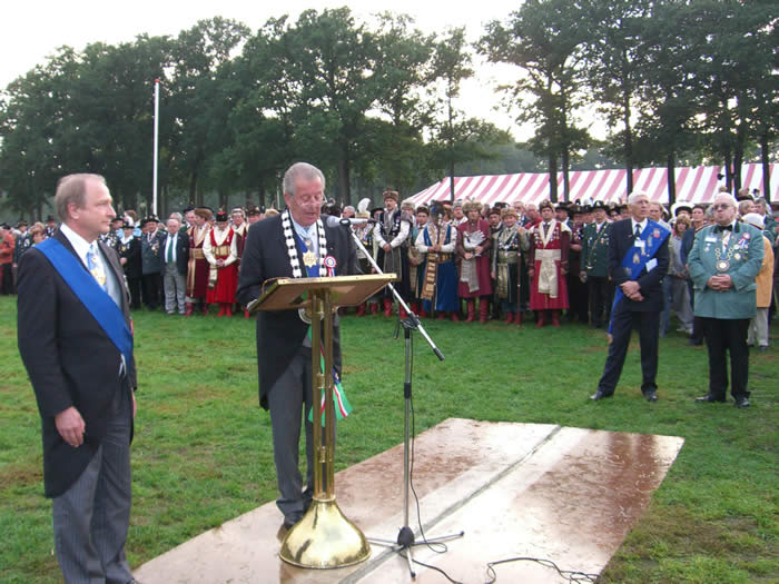Als letzte Amtshandlung eröffnete der Graf am Abend das 15. Europaschützenfest