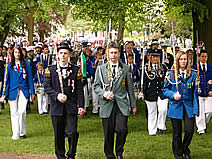 Aufmarsch der Spielleute zum Stadtparkkonzert der SGPF zum Muttertag 2006